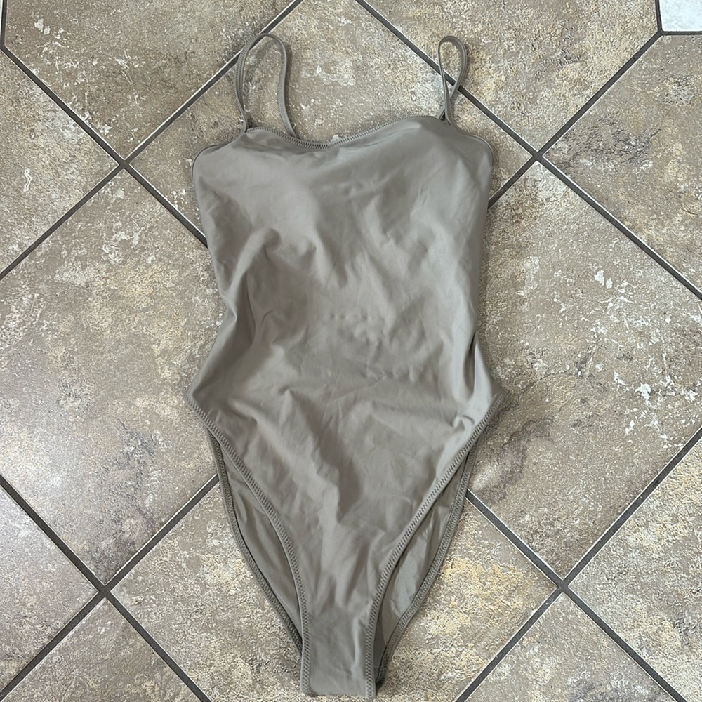 Skims one piece - BNWT